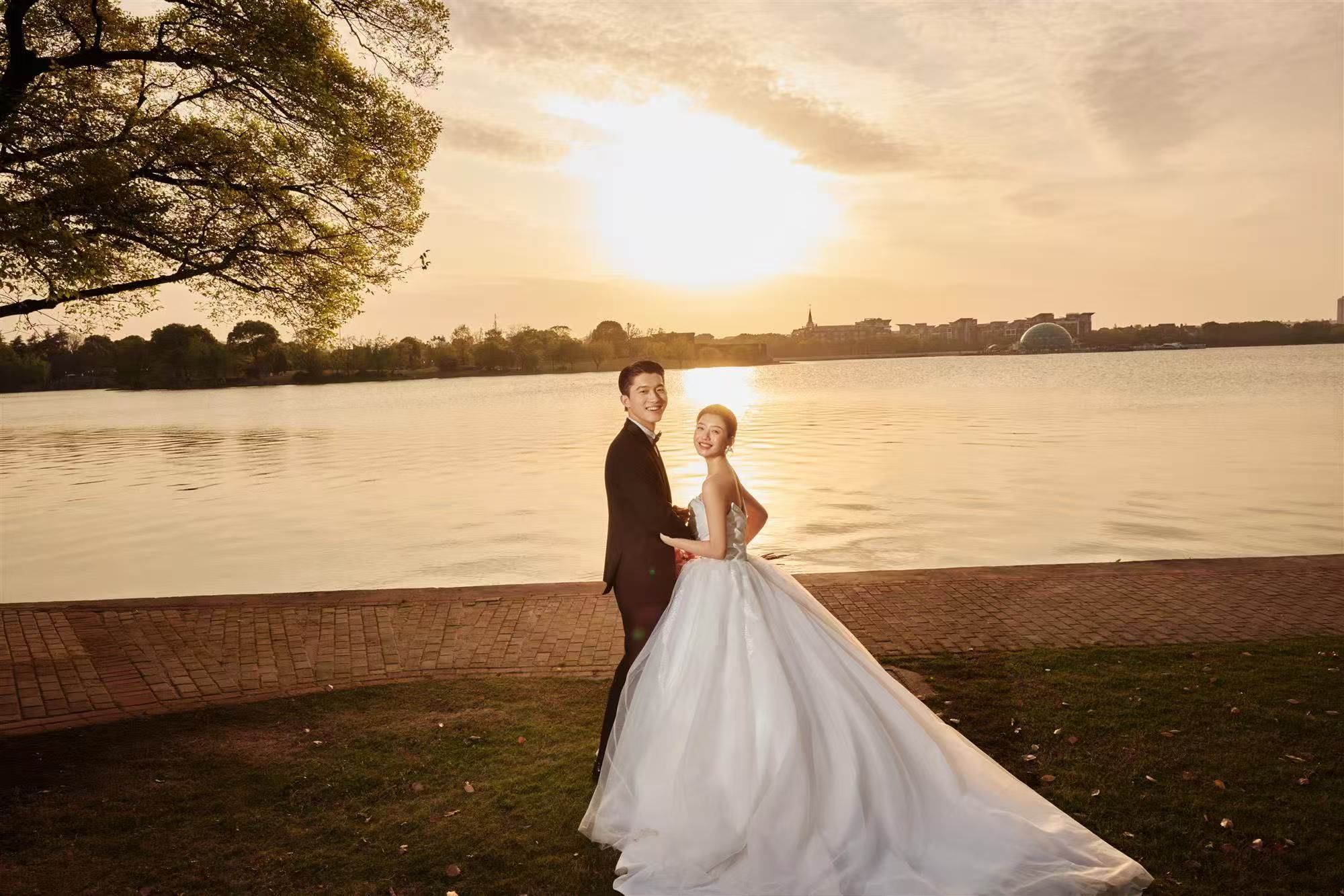 威尼斯湖畔封面